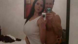 Exnovia morena sexy con enormes tetas es follada al estilo perrito