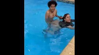 310 00:15 0% La PRIMA pagando los gastos de la Villa