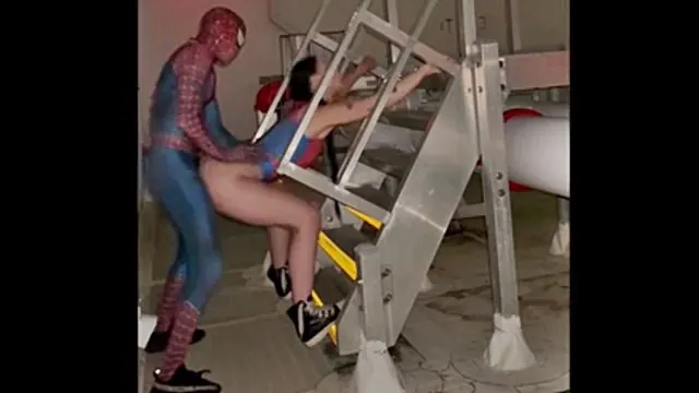 Auhneesh Nicole FOLLANDO con Spider-Man AL AIRE LIBRE Videos Porno Gratis SEXO