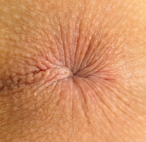 Nena sexy abre su apretado coño con un espéculo. ¡Primeros planos increíbles!