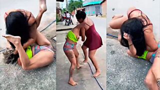 Dos putas peliando por el amor de un hombre