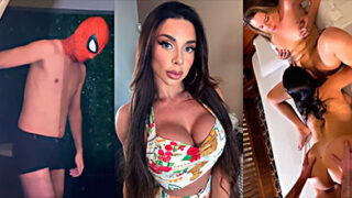 Spider Man es singado rico por Luiza Marcato en trío caliente